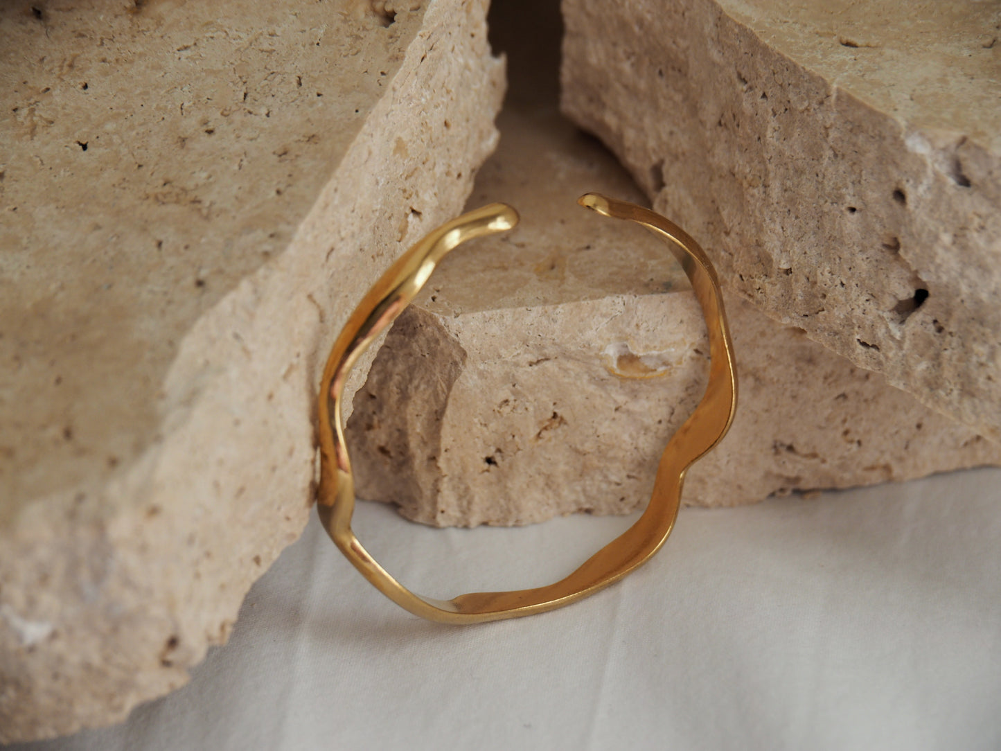 Elara Gold Bangle